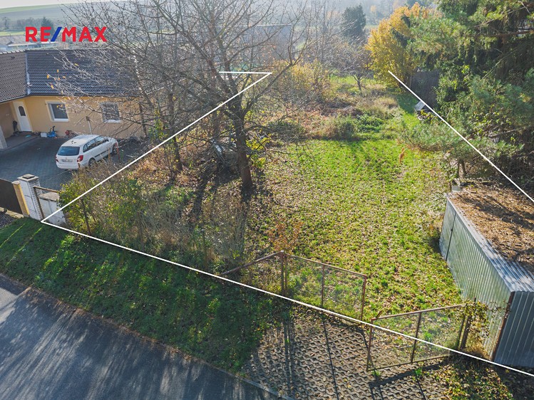Prodej stavebního pozemku 1 424 m² - foto 2