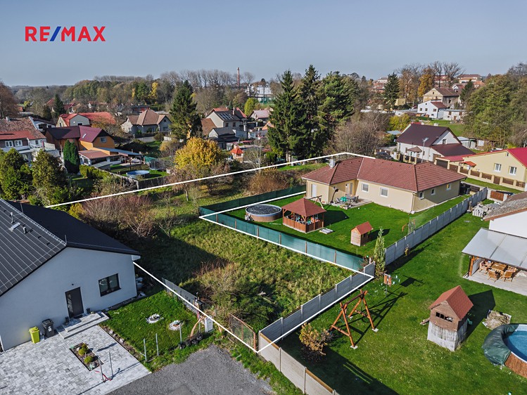Prodej stavebního pozemku 1 424 m² - foto 1