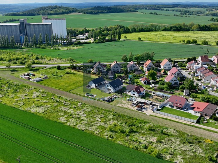 Prodej stavebního pozemku 985 m² - foto 3