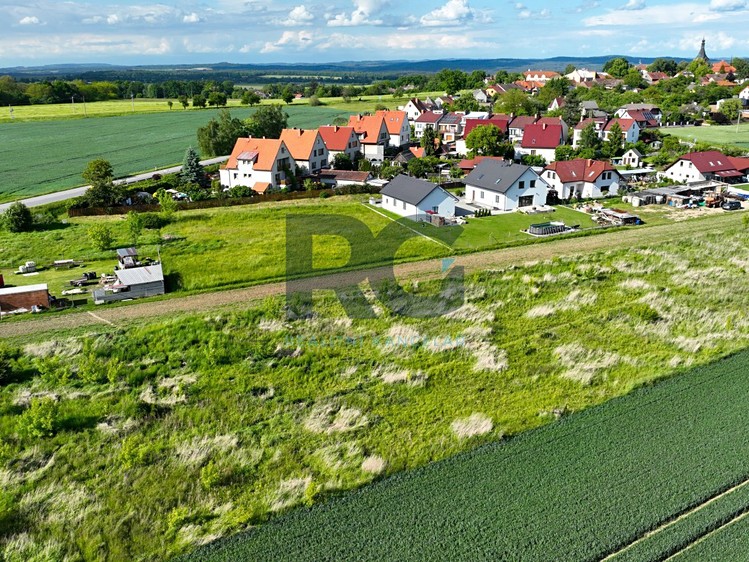 Prodej stavebního pozemku 985 m² - foto 2