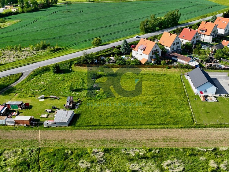 Prodej stavebního pozemku 985 m² - foto 4