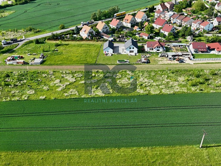 Prodej stavebního pozemku 985 m² - foto 5