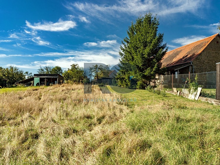 Prodej stavebního pozemku 792 m² - foto 1
