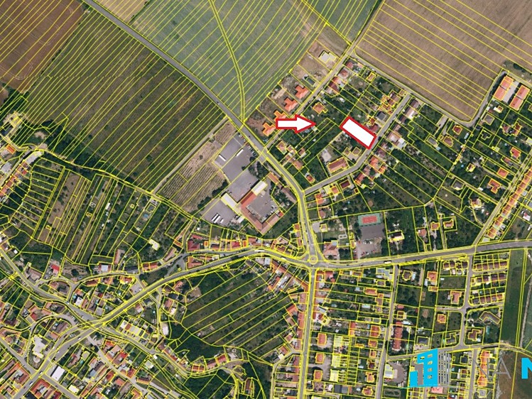 Prodej stavebního pozemku 1 211 m² - foto 1