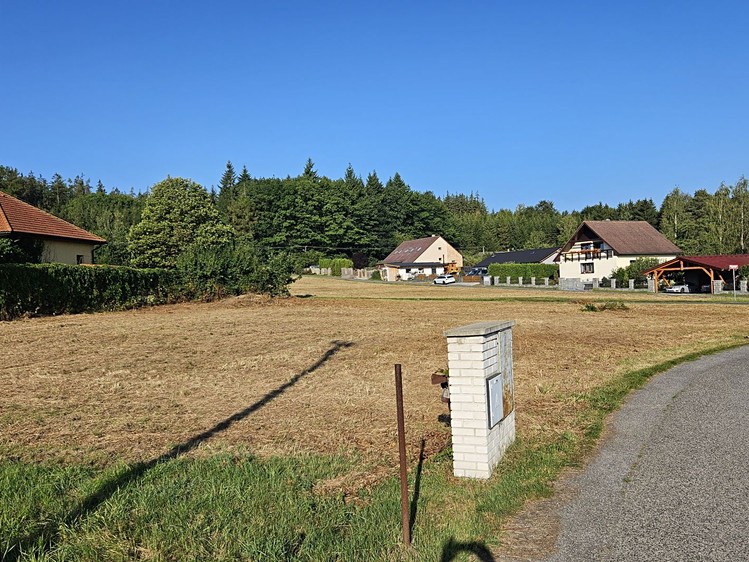 Prodej stavebního pozemku 1 700 m² - foto 4