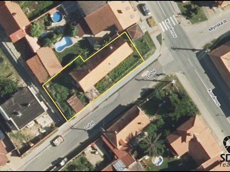 Prodej stavebního pozemku 390 m² - foto 1