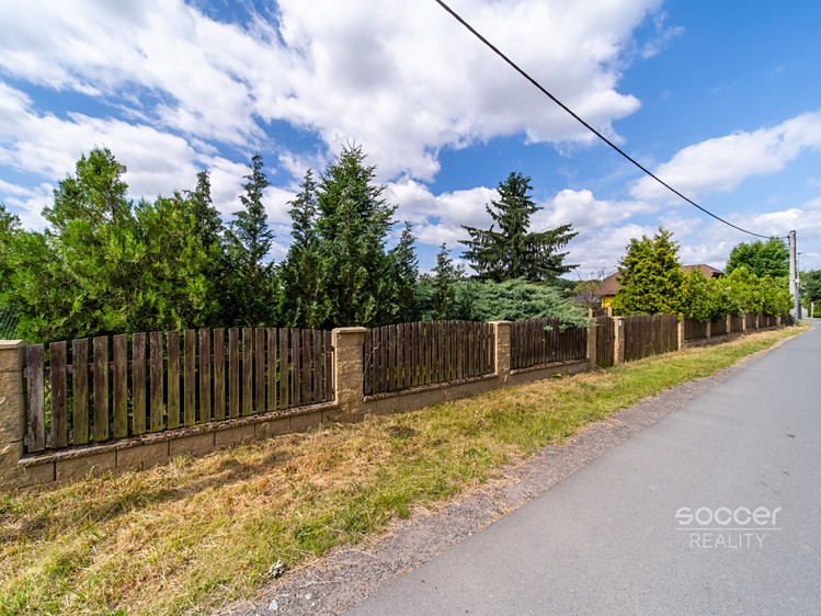 Prodej stavebního pozemku 1 300 m² - foto 8