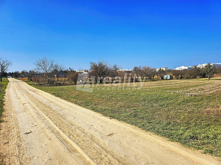 Prodej stavebního pozemku 2 719 m² - foto 2