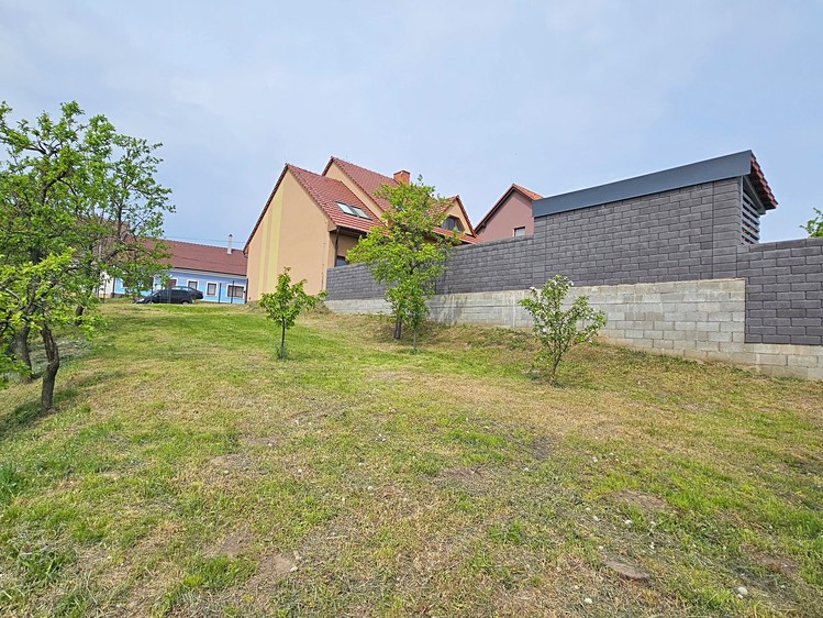 Prodej stavebního pozemku 381 m² - foto 1