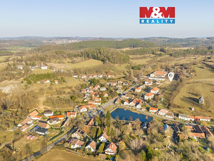 Prodej stavebního pozemku 2 437 m² - foto 1