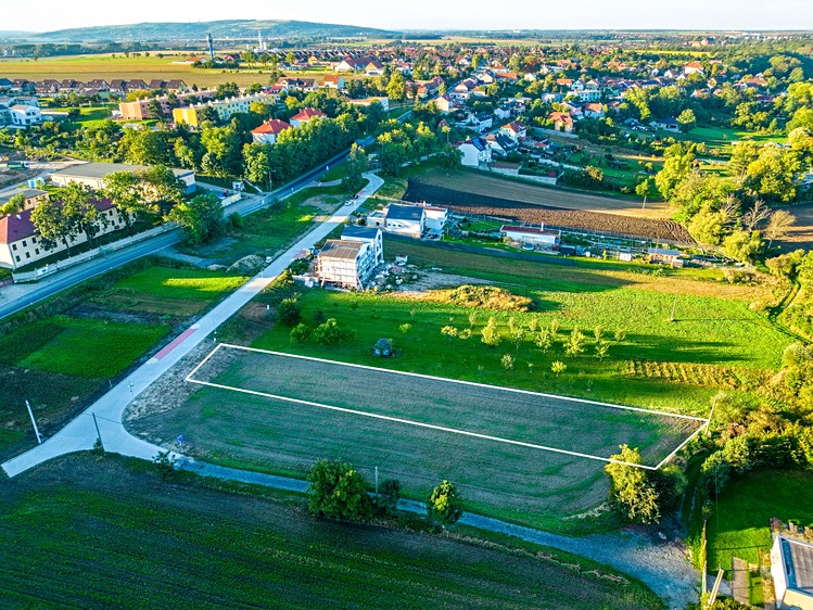 Prodej stavebního pozemku 1 628 m² - foto 1