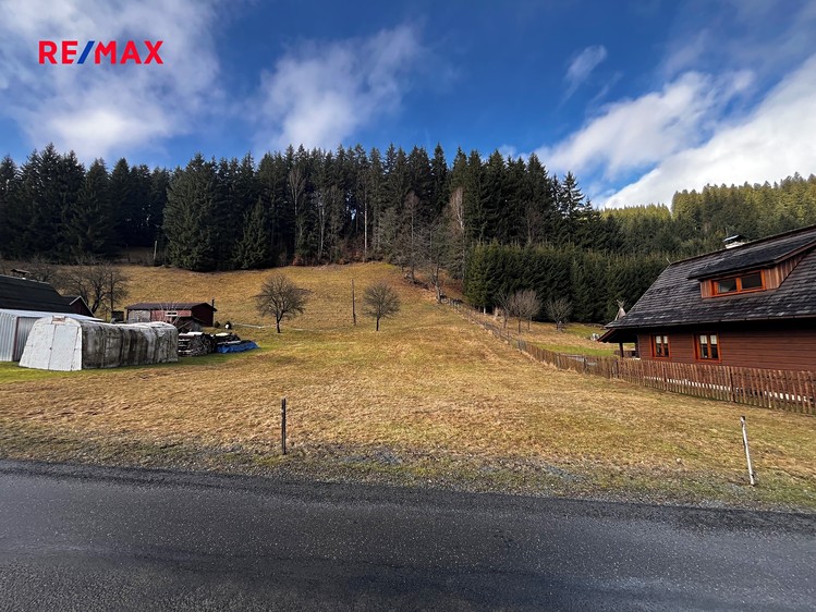 Prodej stavebního pozemku 1 033 m² - foto 3