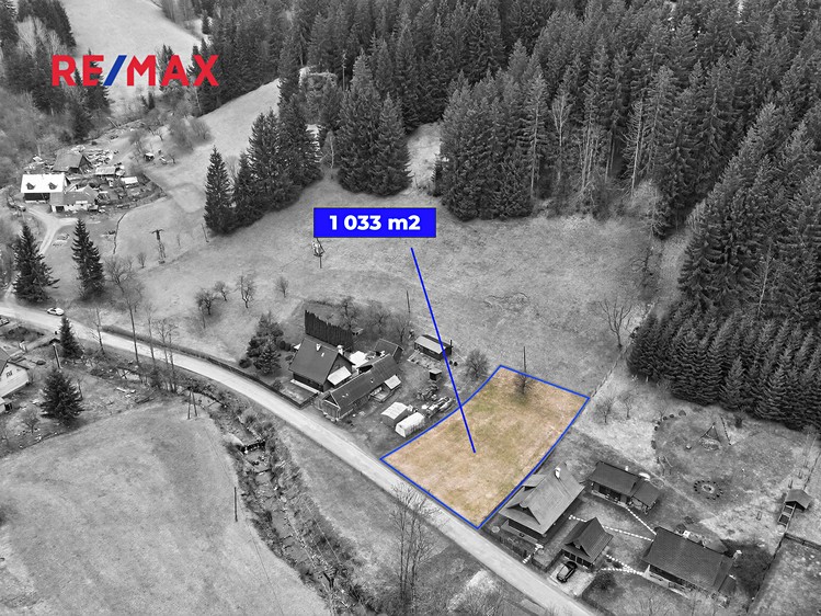 Prodej stavebního pozemku 1 033 m² - foto 1