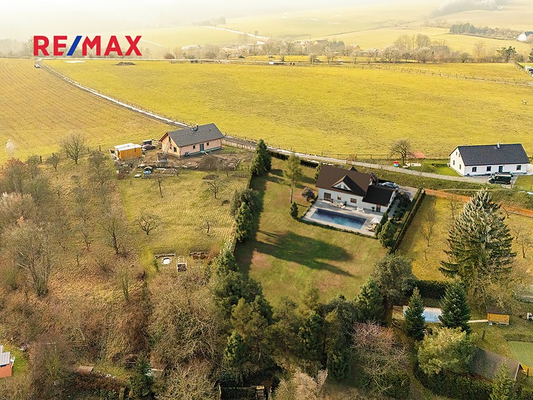 Prodej stavebního pozemku 2 413 m² - foto 4