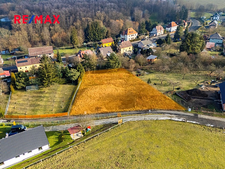 Prodej stavebního pozemku 2 413 m² - foto 2