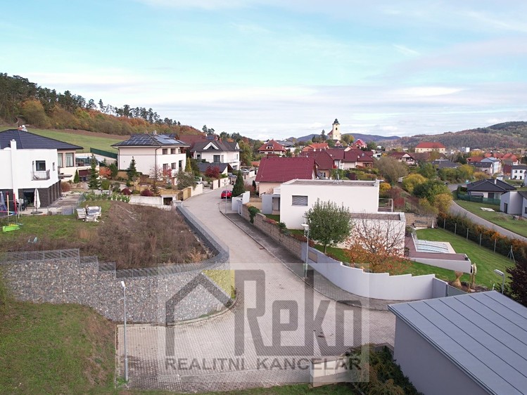 Prodej stavebního pozemku 1 689 m² - foto 3
