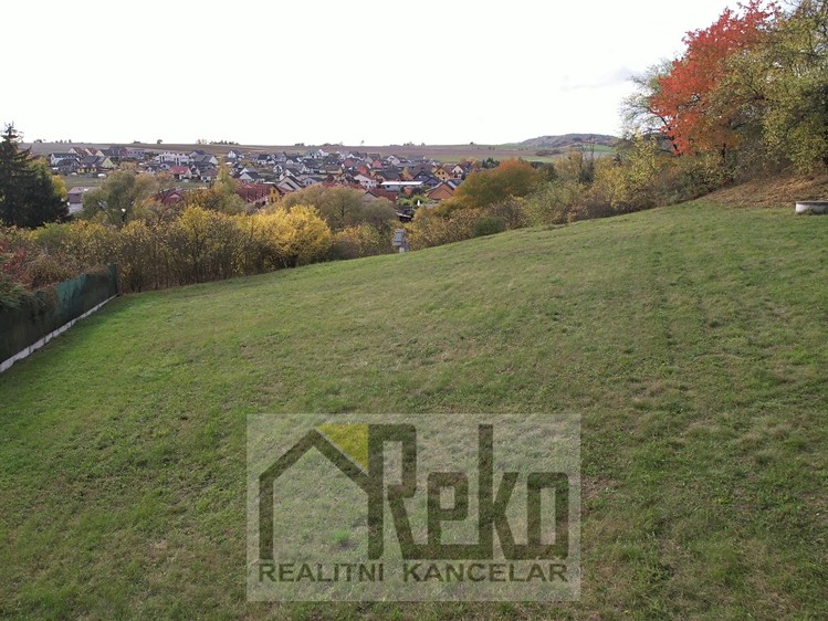 Prodej stavebního pozemku 1 689 m² - foto 1