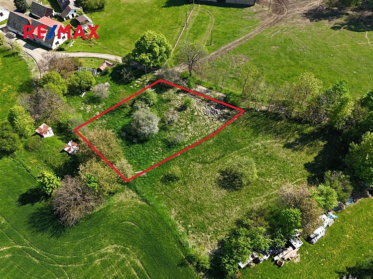 Prodej stavebního pozemku 1 098 m² - foto 1