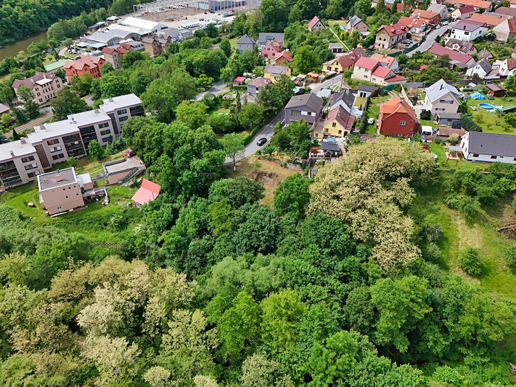 Prodej stavebního pozemku 2 052 m² - foto 2
