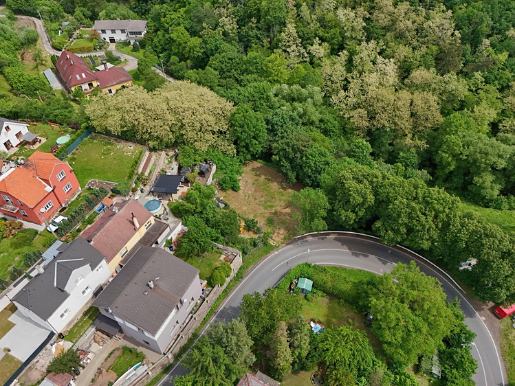 Prodej stavebního pozemku 2 052 m² - foto 4