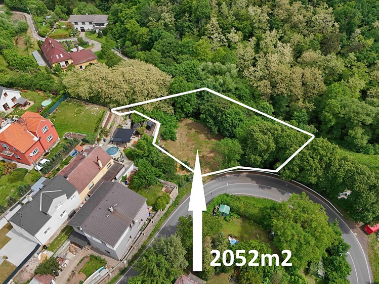Prodej stavebního pozemku 2 052 m² - foto 1