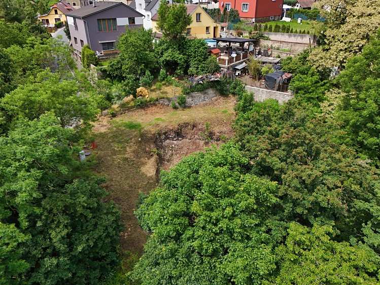 Prodej stavebního pozemku 2 052 m² - foto 5