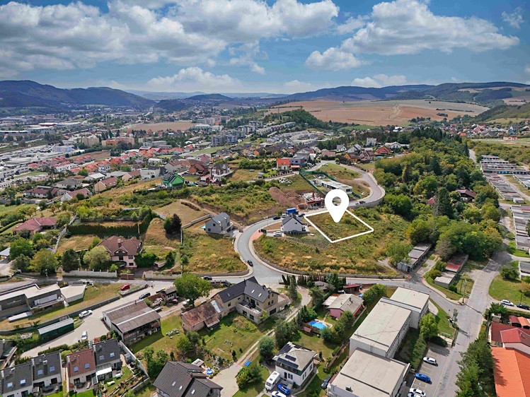 Prodej stavebního pozemku 810 m² - foto 2