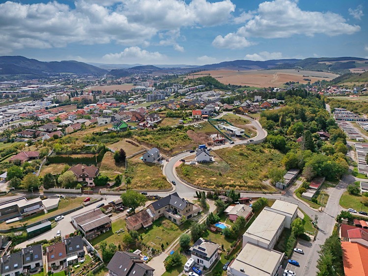 Prodej stavebního pozemku 810 m² - foto 8