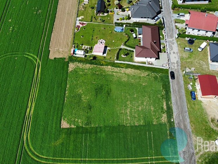 Prodej stavebního pozemku 990 m² - foto 2