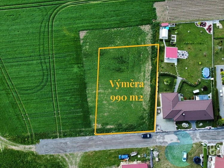Prodej stavebního pozemku 990 m² - foto 1