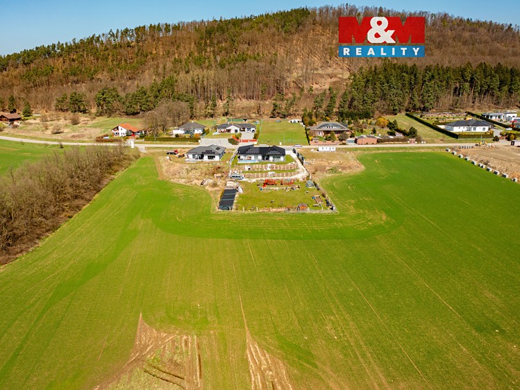 Prodej stavebního pozemku 1 015 m² - foto 1