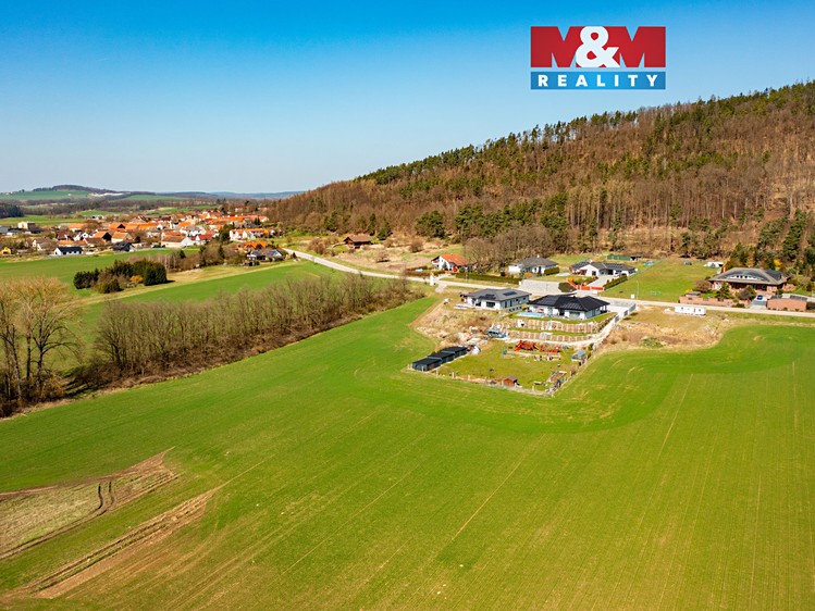 Prodej stavebního pozemku 2 579 m² - foto 1