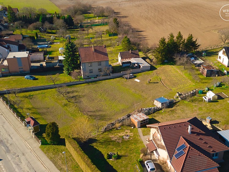 Prodej stavebního pozemku 2 525 m² - foto 1