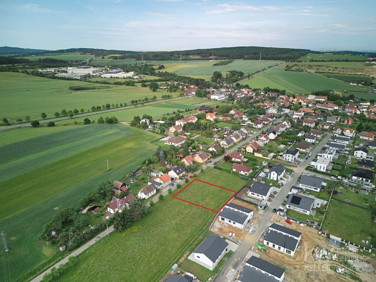 Prodej  stavebního pozemku 1 050 m² - foto 3