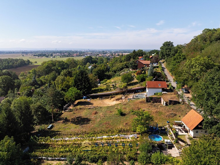 Prodej stavebního pozemku 1 128 m² - foto 3
