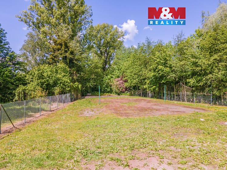 Pronájem pozemku 800 m² - foto 1