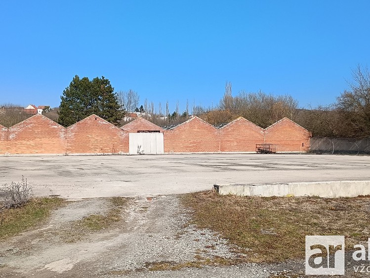 Pronájem komerčního pozemku 2 500 m² - foto 1