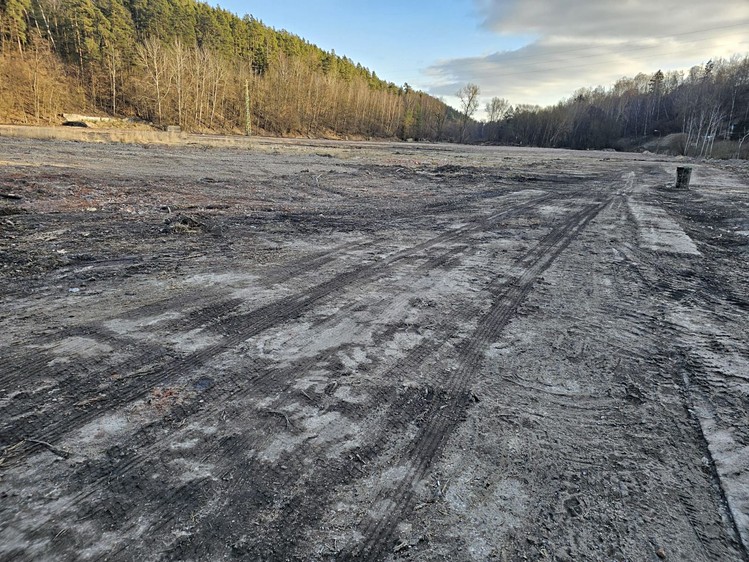 Pronájem komerčního pozemku 50 000 m² - foto 2