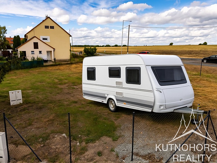 Pronájem stavebního pozemku 700 m² - foto 1