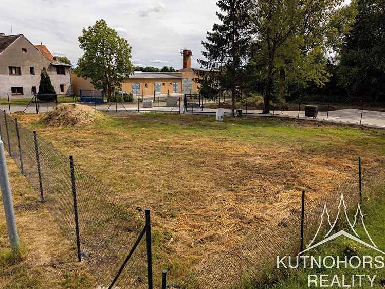 Pronájem stavebního pozemku 700 m² - foto 2