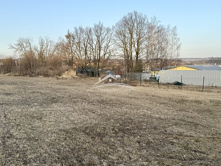 Pronájem komerčního pozemku 1 000 m² - foto 1