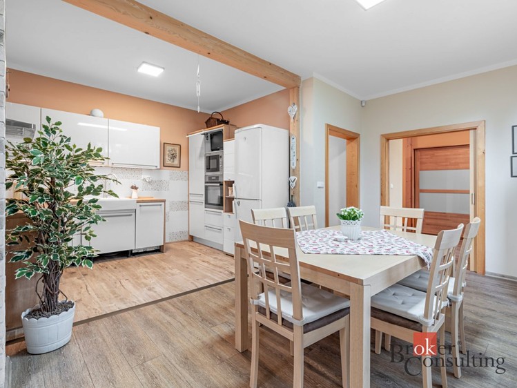 Prodej obchodního prostoru 300 m² - foto 4