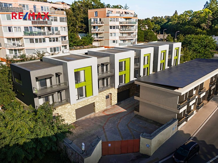 Prodej činžovního domu 1 500 m² - foto 1