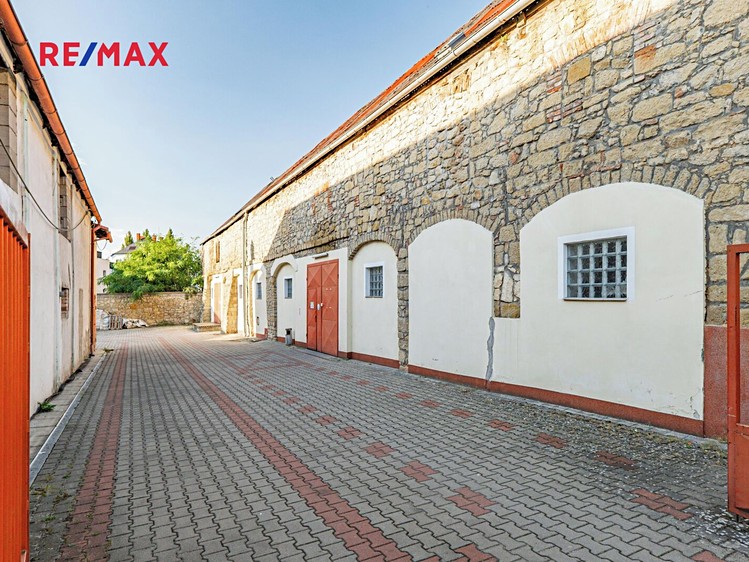 Prodej činžovního domu 1 500 m² - foto 3