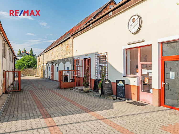 Prodej činžovního domu 1 500 m² - foto 6