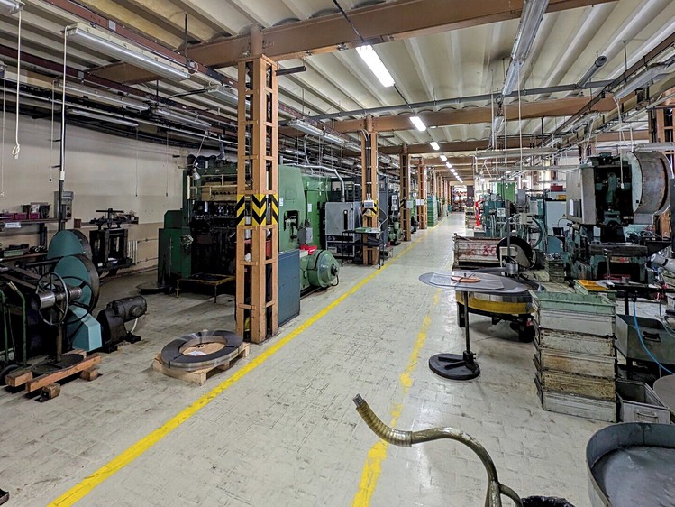 Prodej výrobní haly, prostoru 3 000 m² - foto 1
