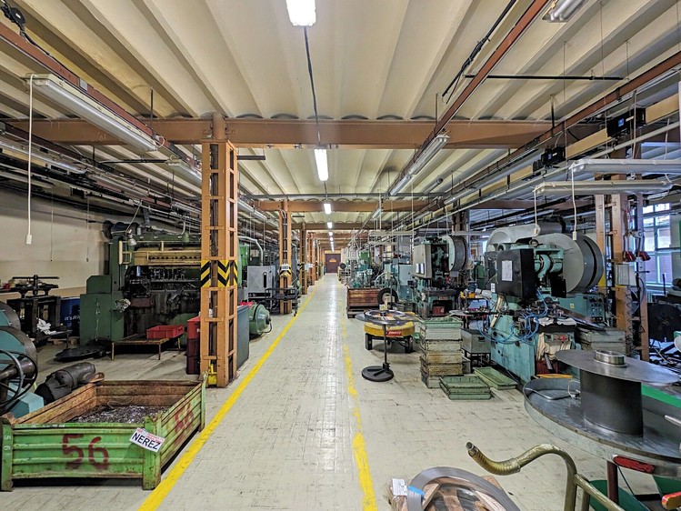 Prodej výrobní haly, prostoru 3 000 m² - foto 3