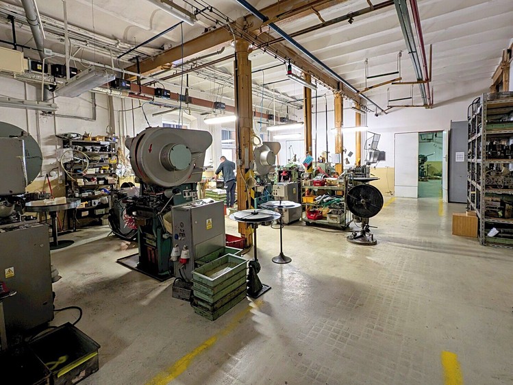 Prodej výrobní haly, prostoru 3 000 m² - foto 5