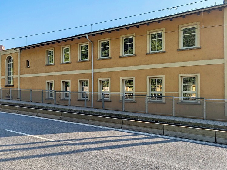 Prodej obchodního prostoru 3 000 m² - foto 1