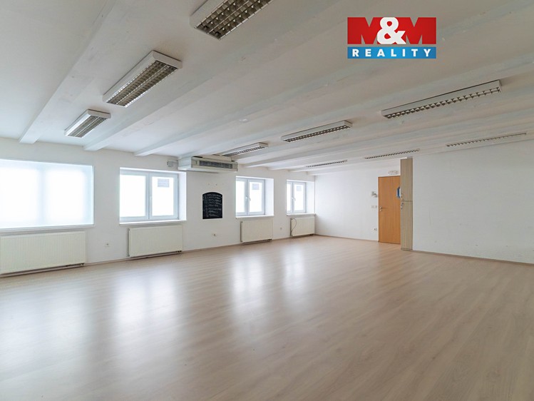 Prodej obchodního prostoru 305 m² - foto 1